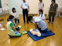 イメージ：AEDのトレーニング