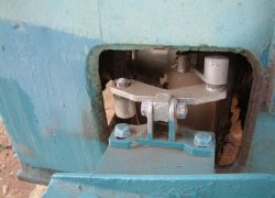 ジブクレーン・走行車輸点検窓　摩耗対策　固形潤滑剤塗布