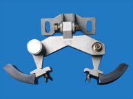 起重機の車輪摩耗対策に「フランジ摩耗防止装置」 起重機の車輪摩耗対策に「フランジ摩耗防止装置」