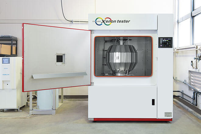 ISOをはじめJISやASTMなど国内・国外の規格において標準的な耐候性試験機となっている