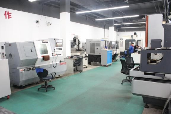 COREMORROW社の製品と品質と生産体制について